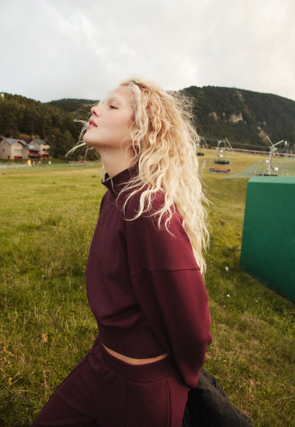 Stradivarius INTERLOCK NECK