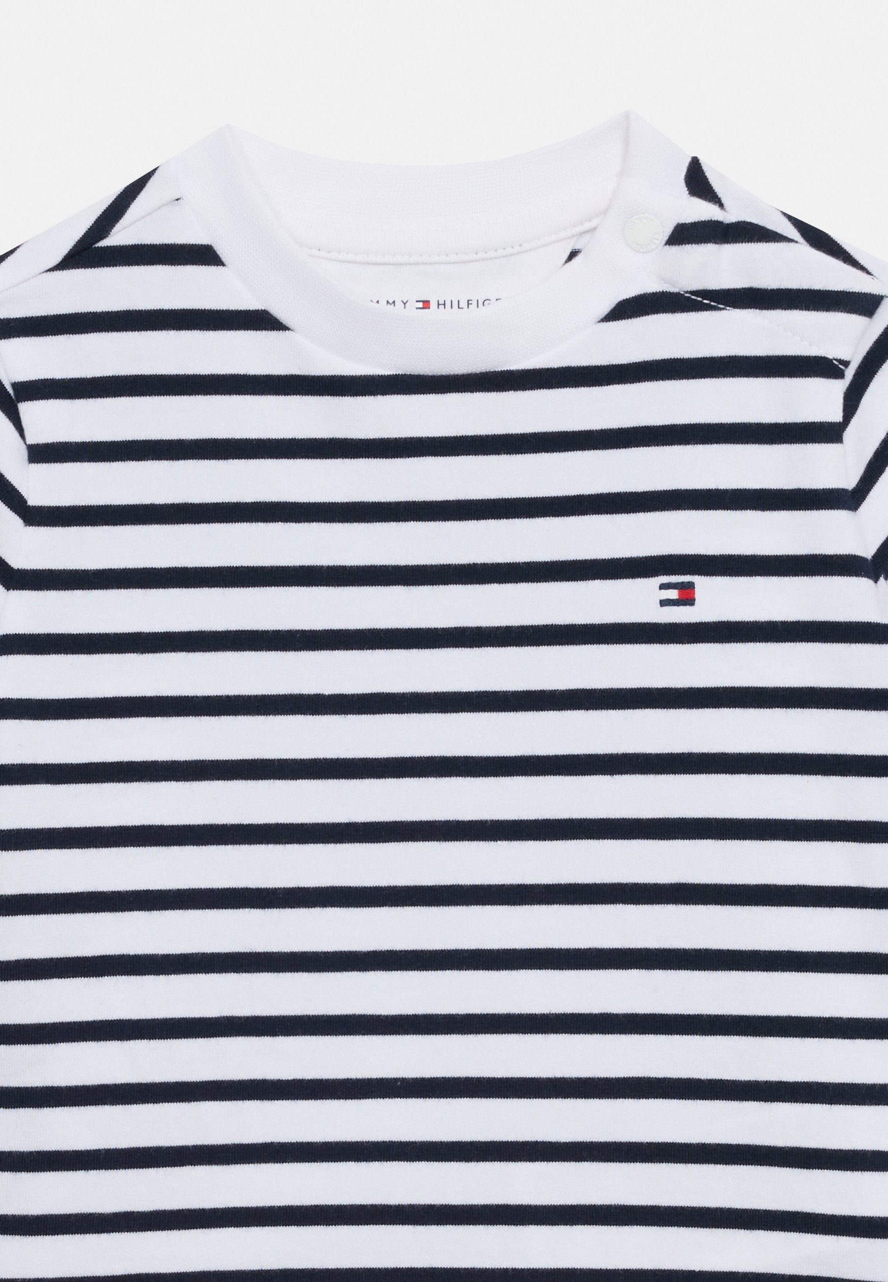 ESSENTIAL STRIPE T-SHIRT AND SHORTS SET Media 4