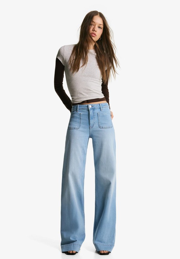 Bershka WITH POCKETS - Wide Leg - light blue