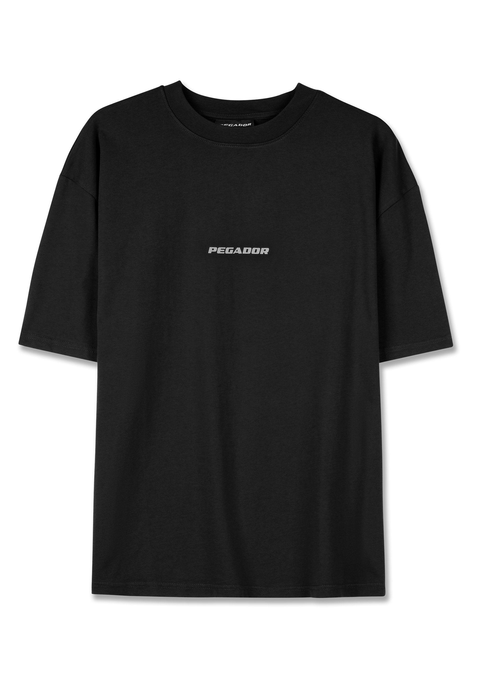 Schwarzes, kurzärmliges T-Shirt aus Baumwolle mit Rundhalsausschnitt und kleinem "PEGADOR"-Logo, das auf der Brust aufgedruckt ist.