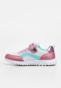Kindersportschuh aus weißem Mesh mit rosa und türkisen Akzenten sowie einem Klettverschluss zum Schließen.