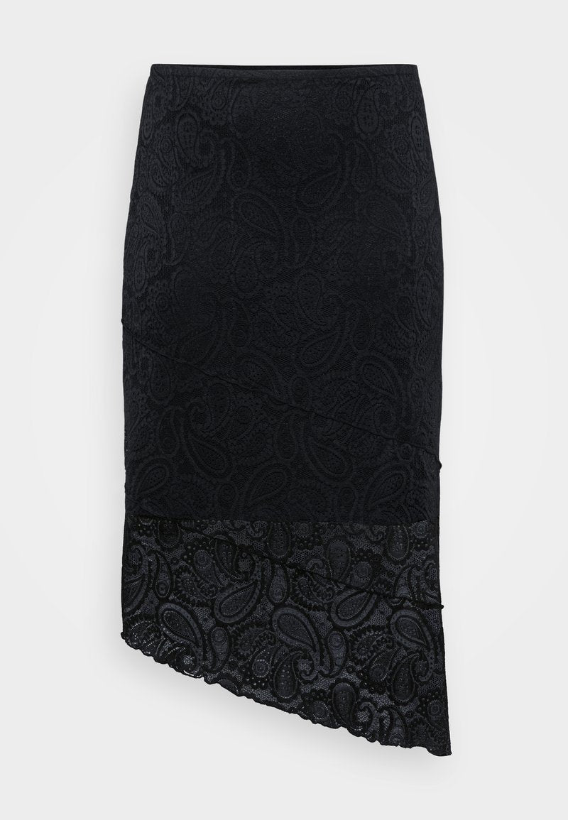Schwarzer Rock mit strukturiertem Paisleymuster, asymmetrischem Saum und Spitzeneinsatz am unteren Rand. Hergestellt aus einem weichen, dehnbaren Stoff.