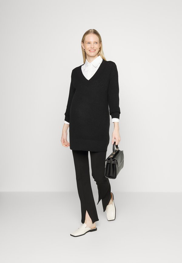 GAP Maternity V NECK
