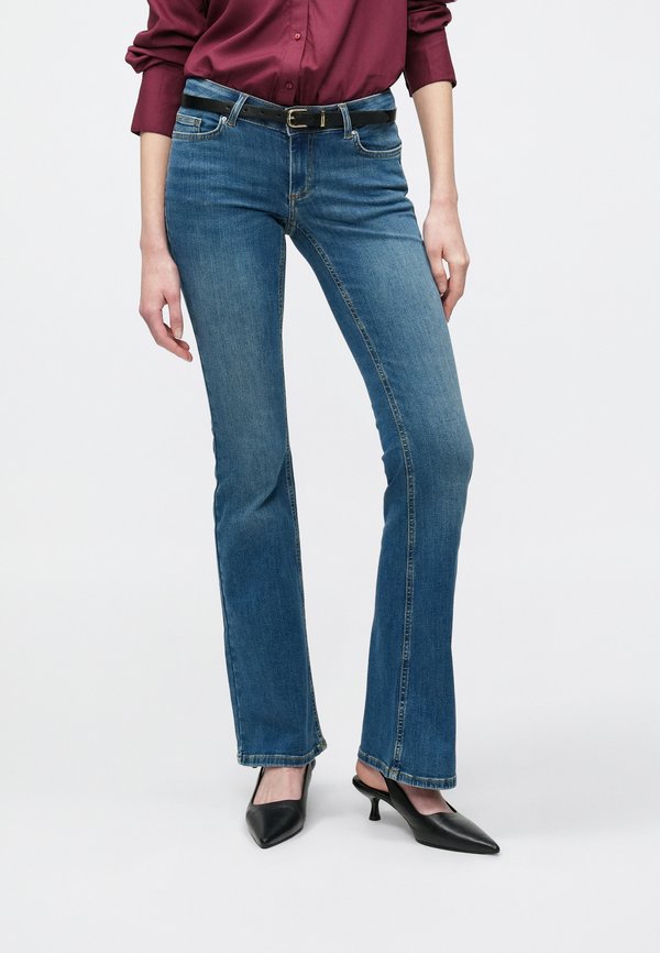 ONLY ONLBLUSH FLARED  - Flared Jeans - medium blue denim