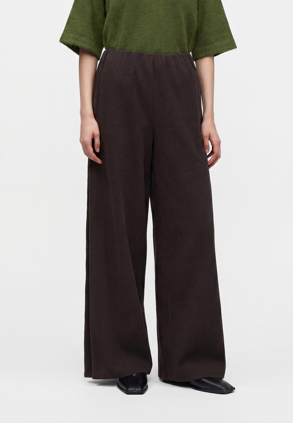 ONLY ONLILSE NEW PANT - Tracksuit bottoms - chocolate torte