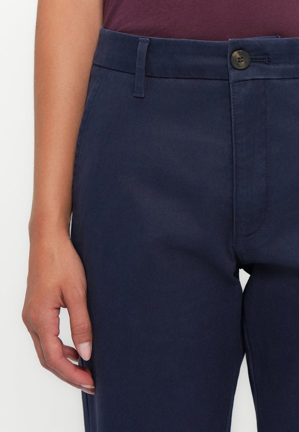 DOCKERS WEEKEND CHINO SLIM ANKLE