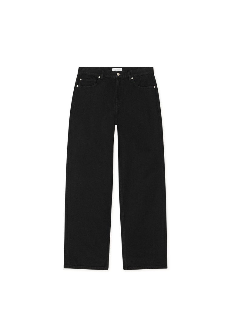 Schwarze Jeans aus Denim mit geradem Bein, fünf Taschen-Design und silberfarbener Hardware. Verfügt über einen strukturierten Stoff und minimalistischen Stil.