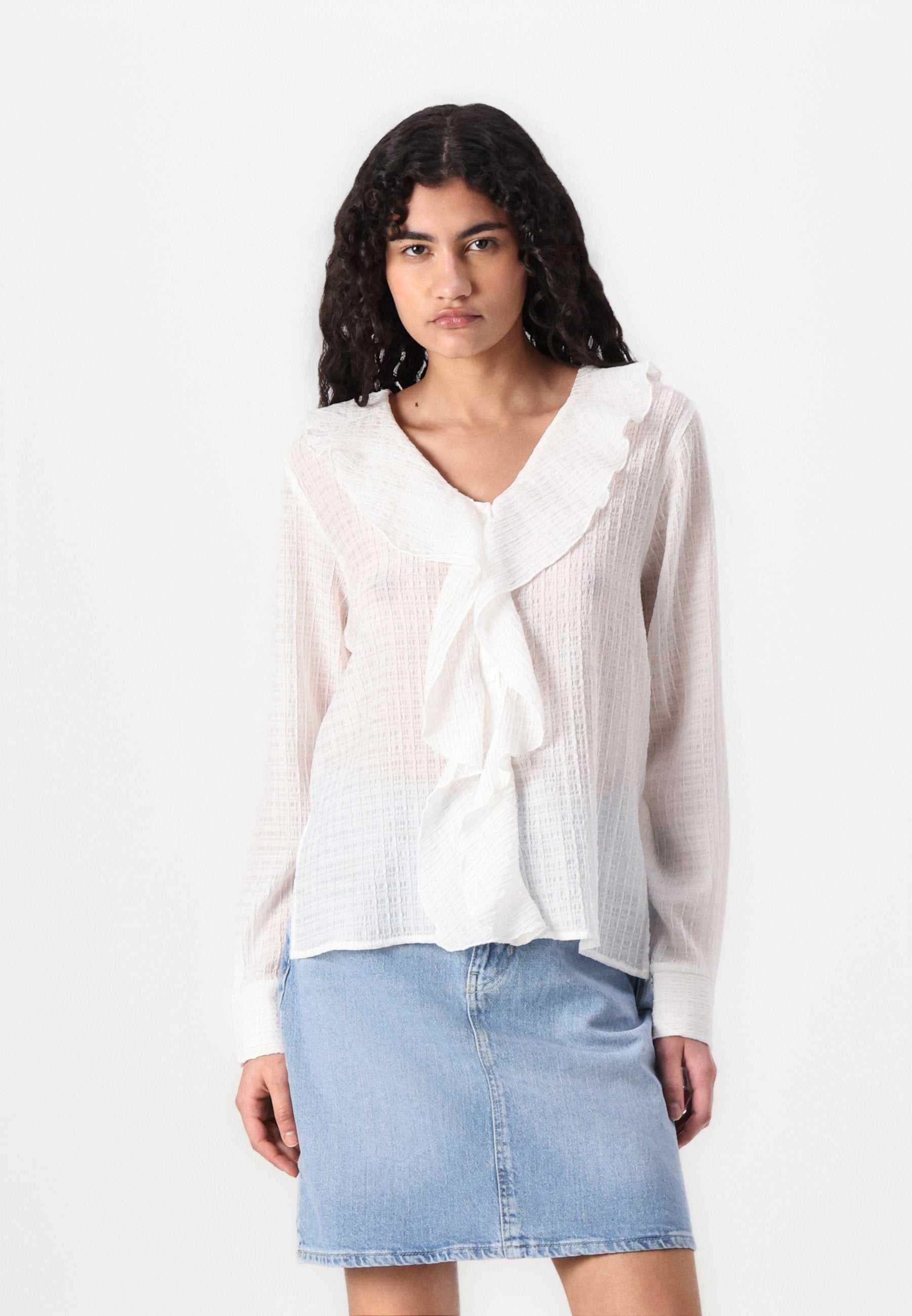ONLY ONLISA V NECK FRILL