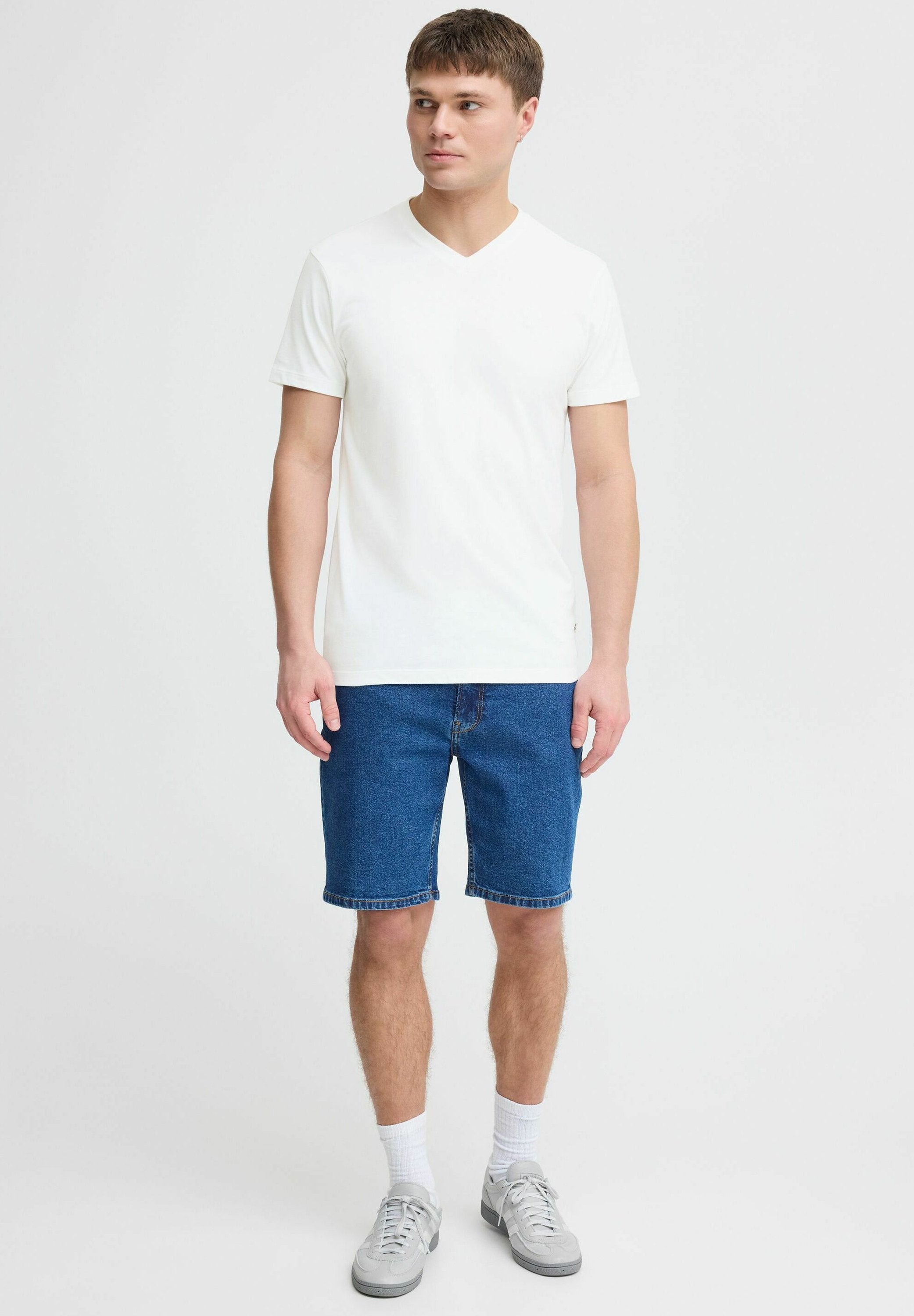 SDODILIAN V-NECK 2 PACK Media 2