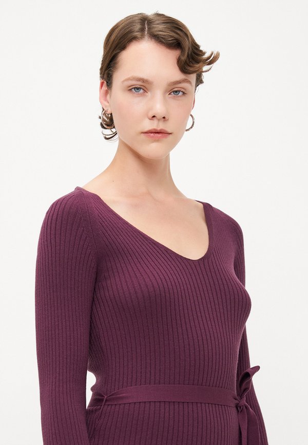 Vero Moda Tall VMSABA V NECK BELT DRESS