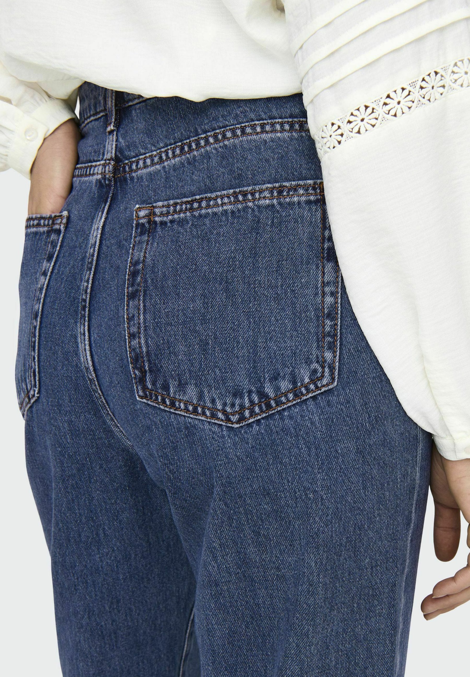 Straight fit ONLSILJE High waist Media 7
