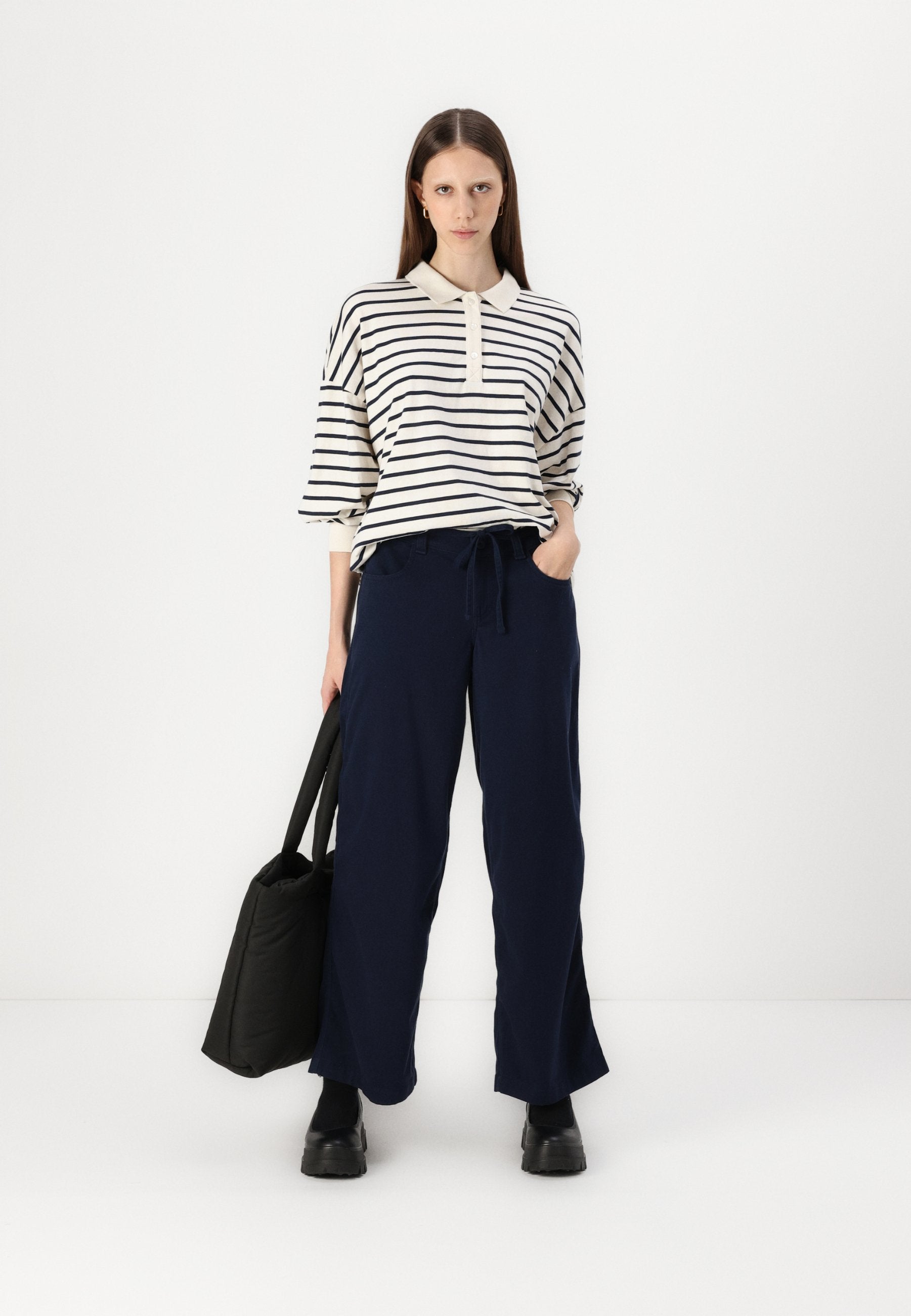 Hollister Co. Low-Rise Super Baggy Pants