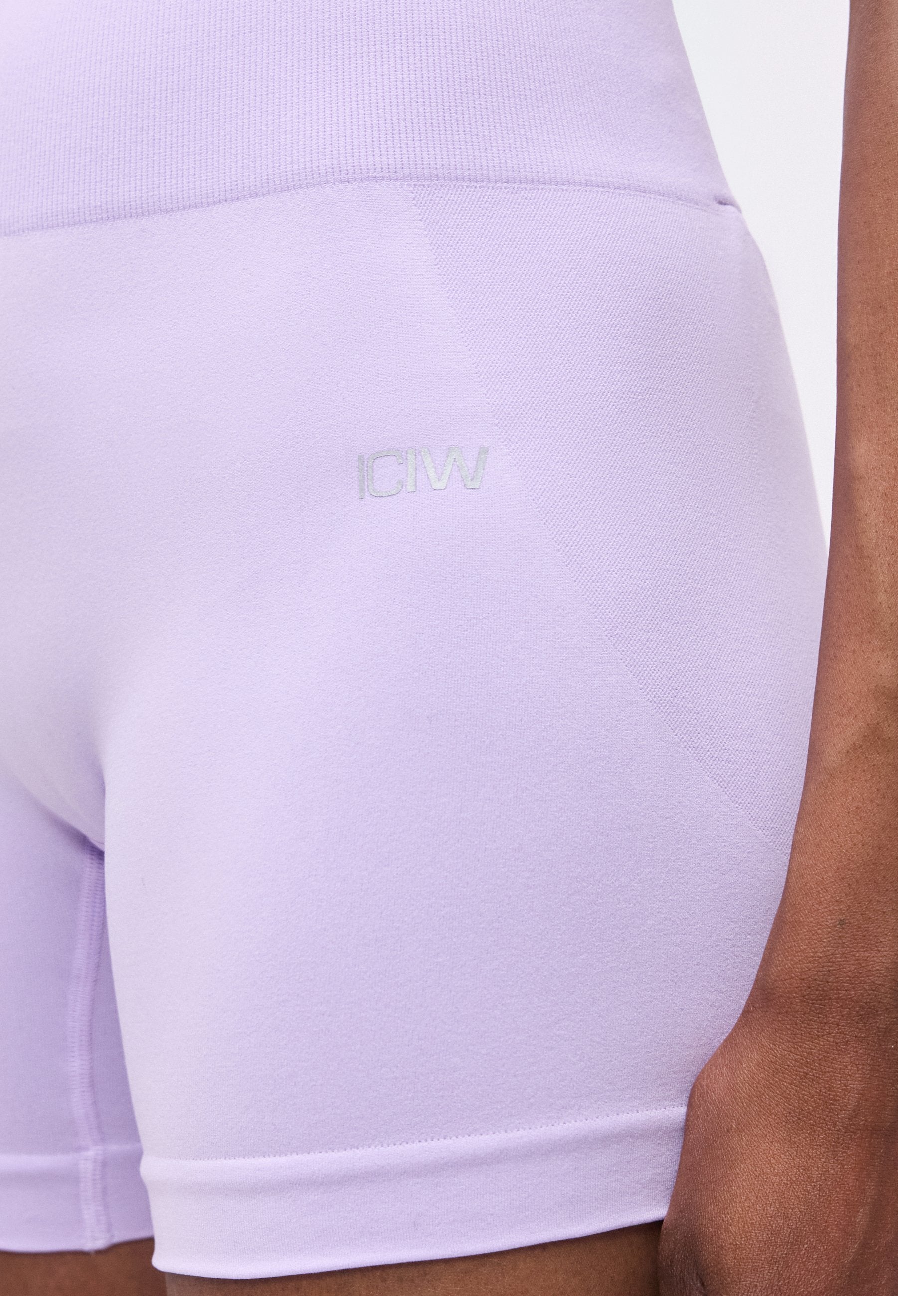ICANIWILL SMOOTH SEAMLESS MIDI SHORTS