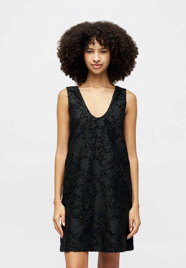 DAY Birger et Mikkelsen DURANT REFINED STRUCTURE