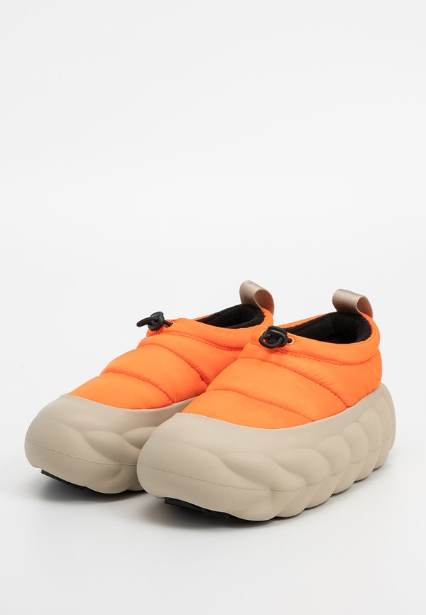 Crocs OVERPUFF SHORTY