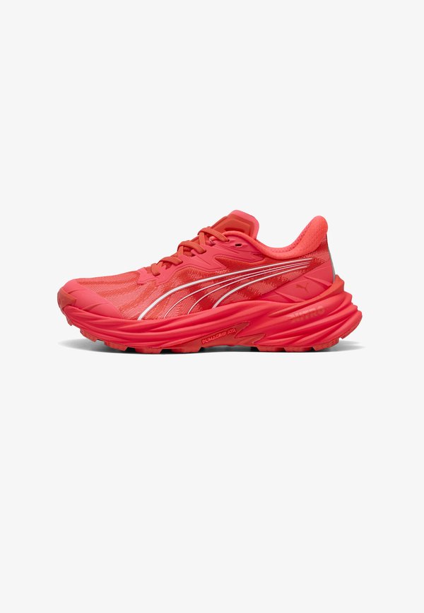 Puma FAST-TRAC NITRO™ 4 TRAILRUNNING-SCHUHE - Trail running shoes - ultra red-red flash