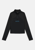 Schwarzes langärmliges Nike Pro Oberteil mit einem Viertel-Reißverschlusskragen, blauem Logo auf der Brust und strukturiertem Stoff. Verfügt über eine taillierte Passform und seitliche Schlitze.