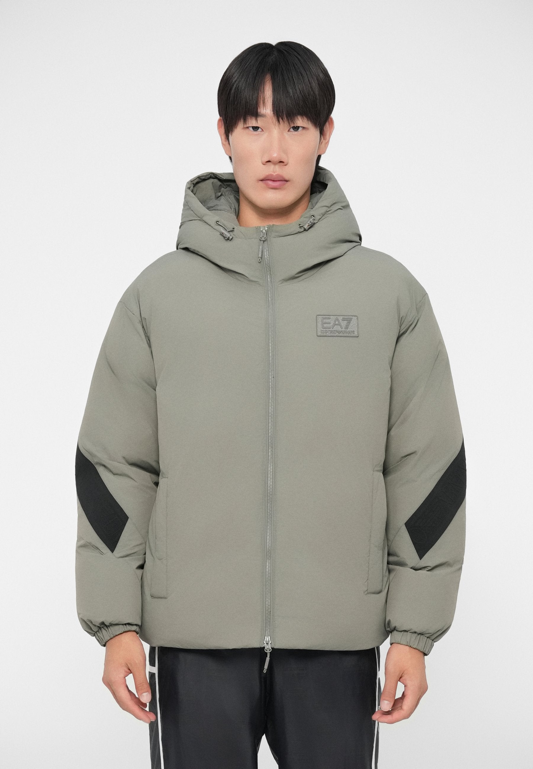MOUNTAIN HOODED JACKET LOGO Media 3