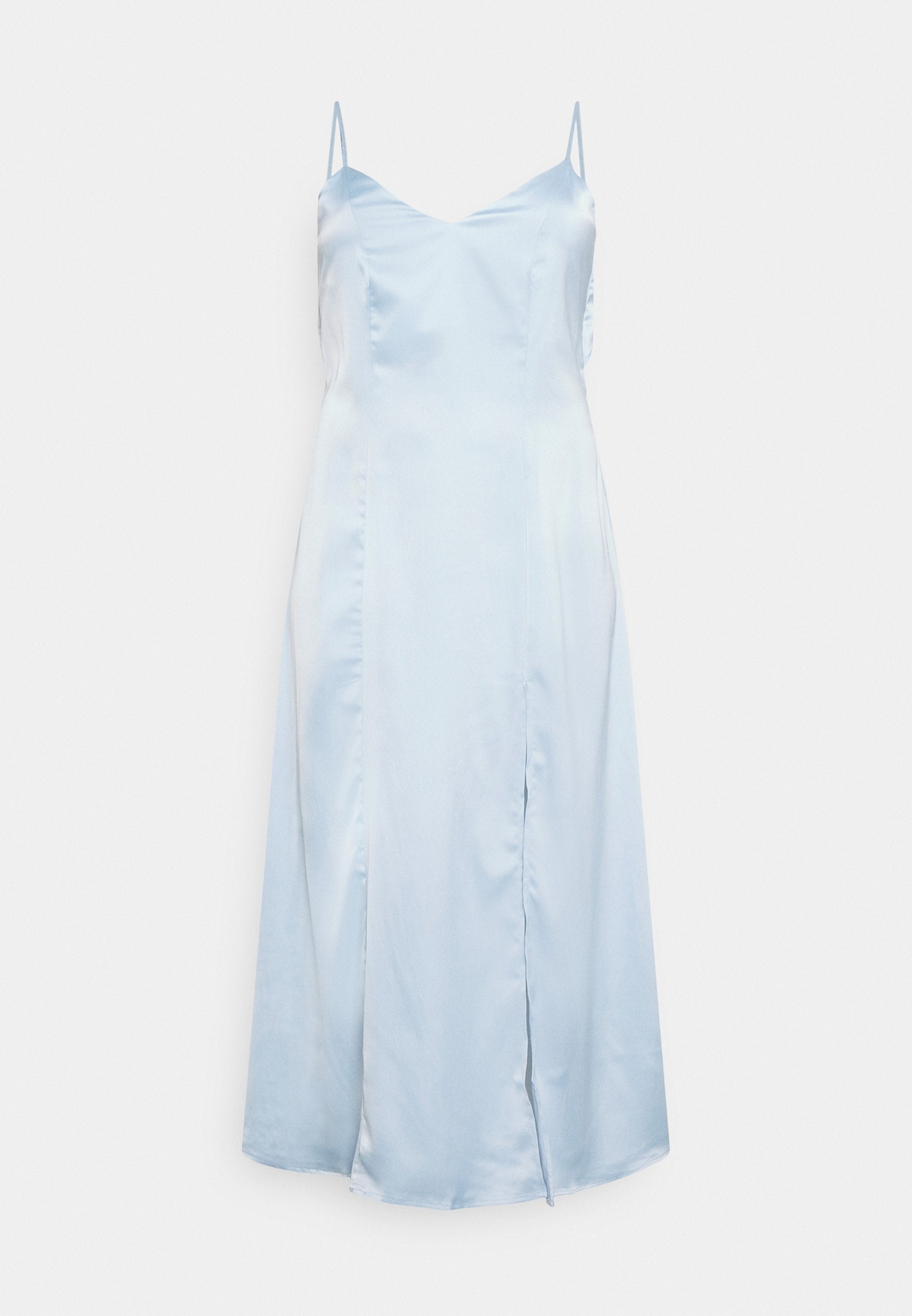 Hellblaues Satin-Nachtkleid mit Spaghettiträgern, V-Ausschnitt und Seitenschlitz. Die glatte Textur und die mittellange Form betonen das minimalistische Design.