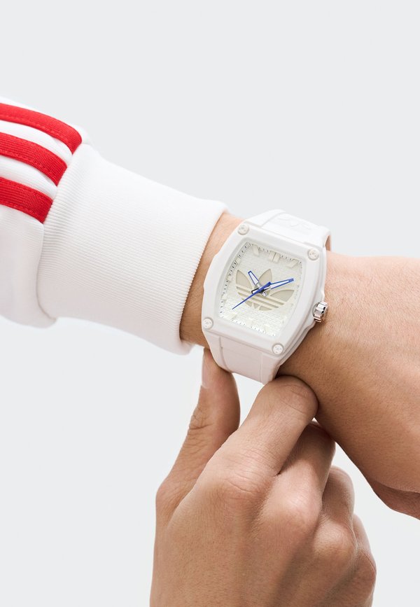 adidas Originals CITY TECH FIVE - Watch - white