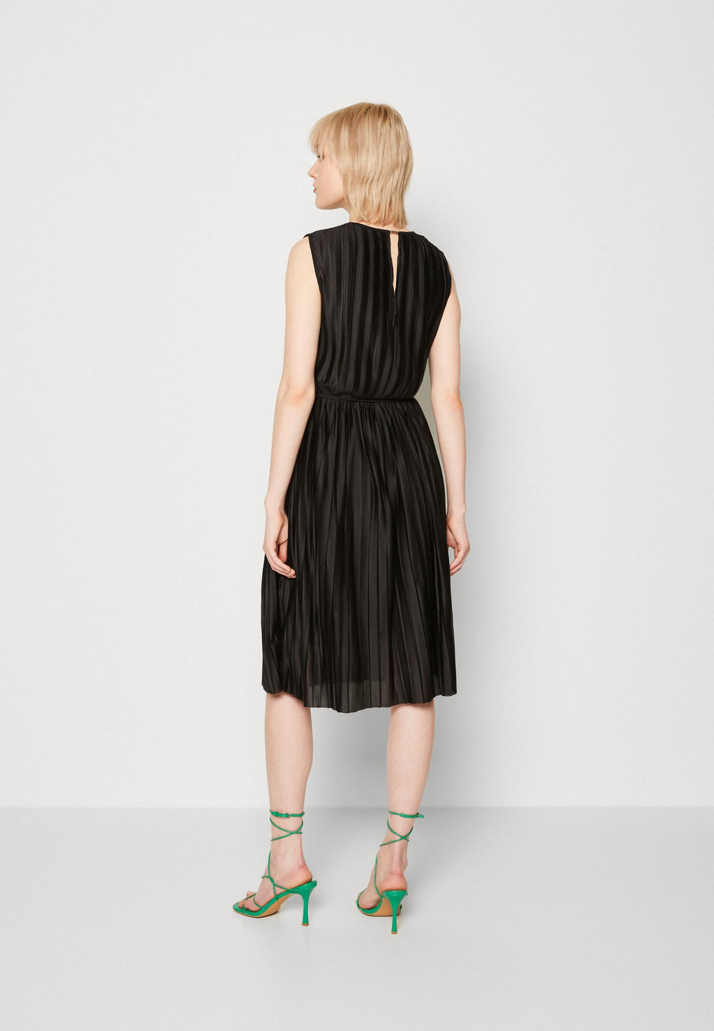 ONLELEMA PLISSE DRESS  Media 4