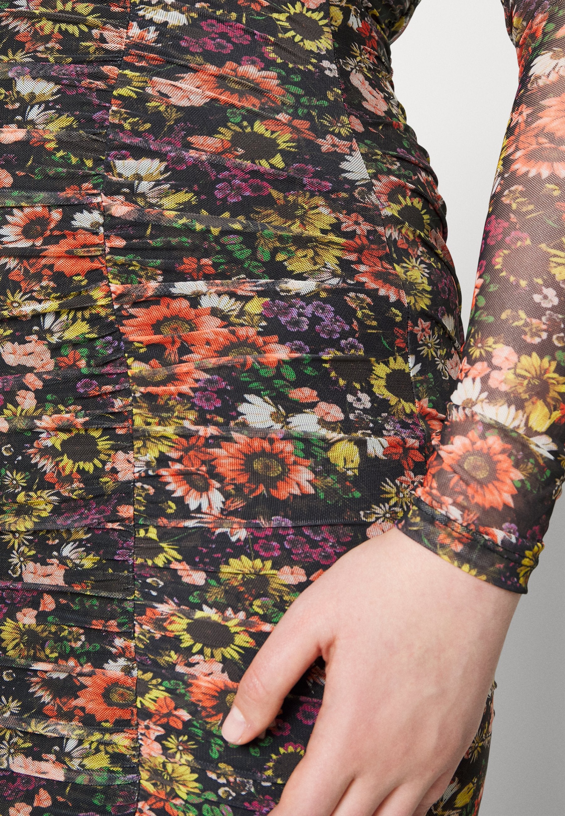 Noisy May Curve JUDITH RUCHING DRESS CURVE
