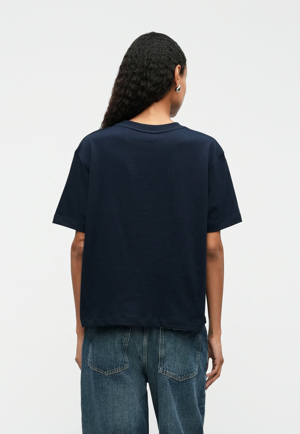 GOLD-TONE BUTTON LOGO EMBROIDERY RELAXED T-SHIRT Media 4