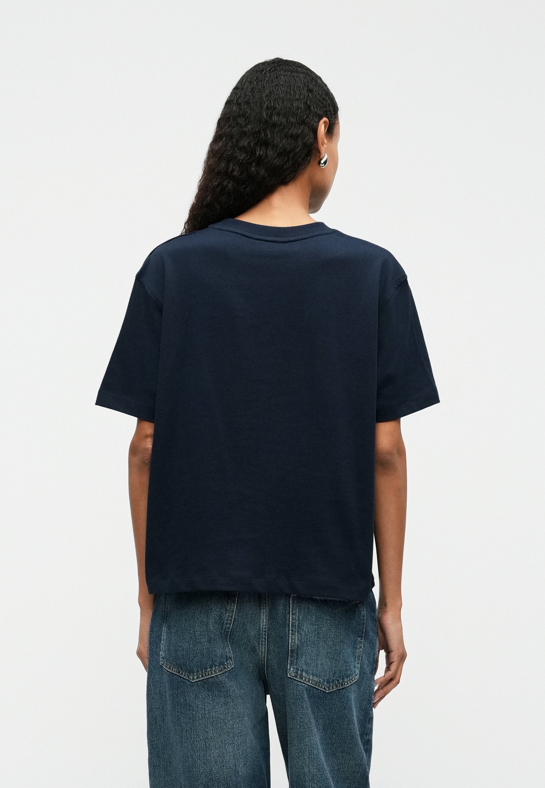 GOLD-TONE BUTTON LOGO EMBROIDERY RELAXED T-SHIRT Media 4