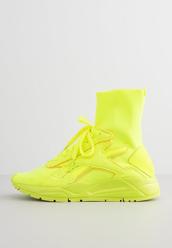 Reebok x Victoria Beckham