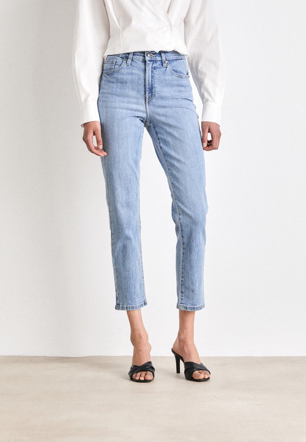 DKNY HIGH RISE