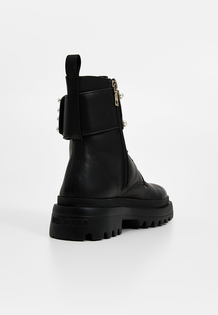 Love Moschino
