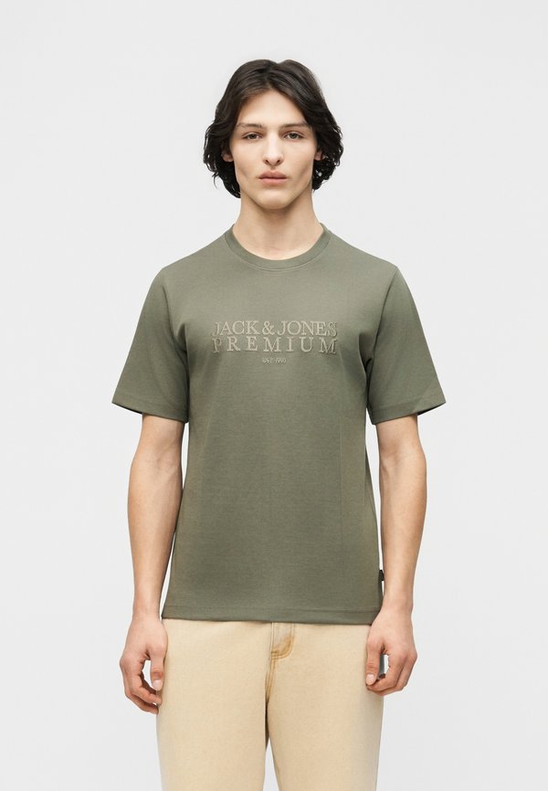 Jack & Jones JPRBLAETHAN SS BRANDING TEE - Print T-shirt - smokey olive