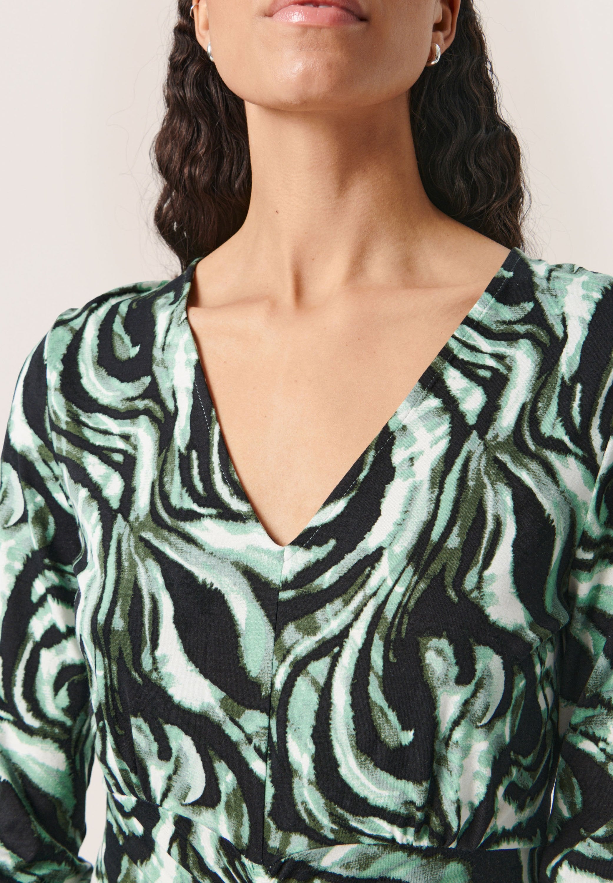 Soaked in Luxury HANADI PRINTED V-NECK