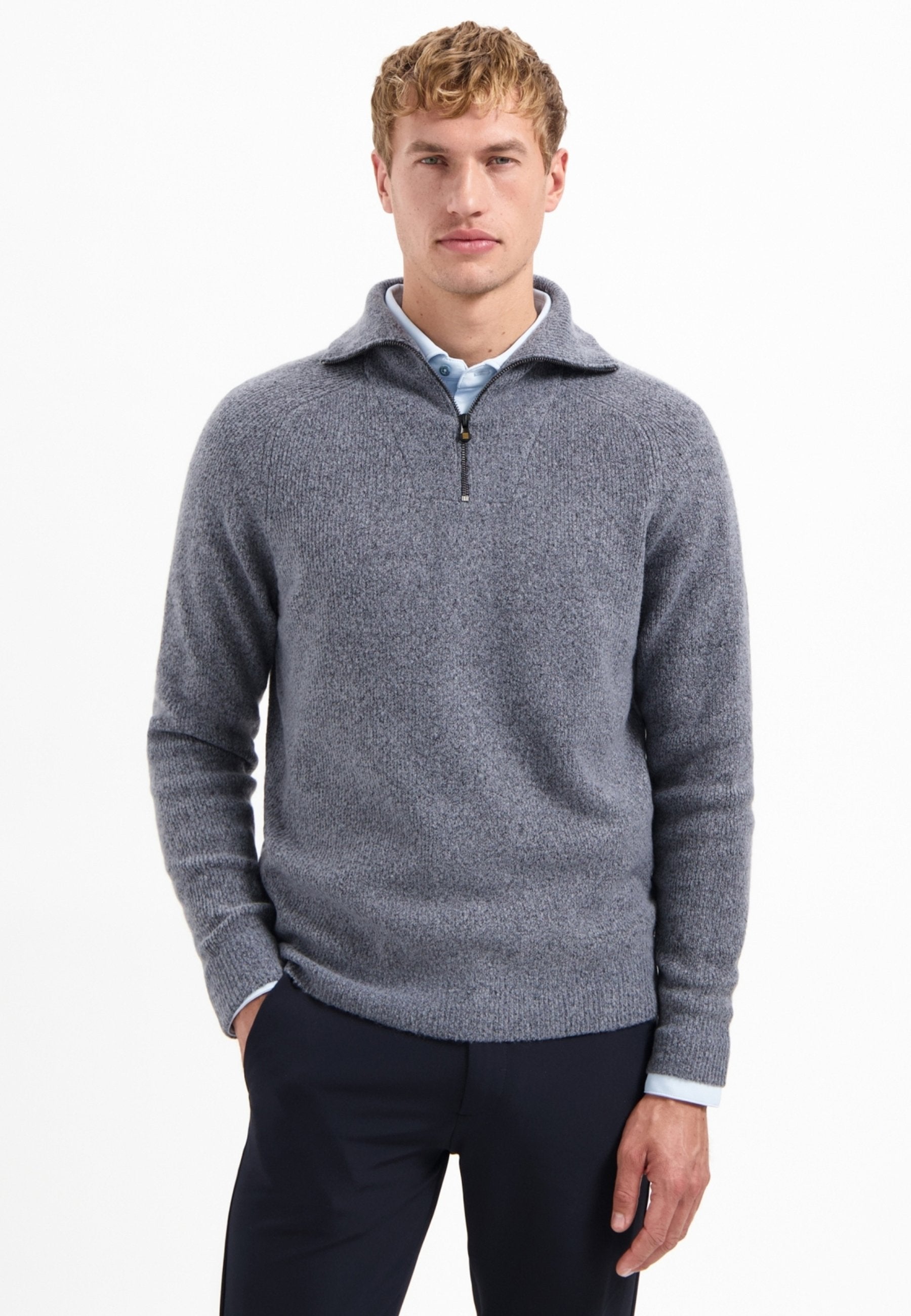 WING COLLAR  Media 3