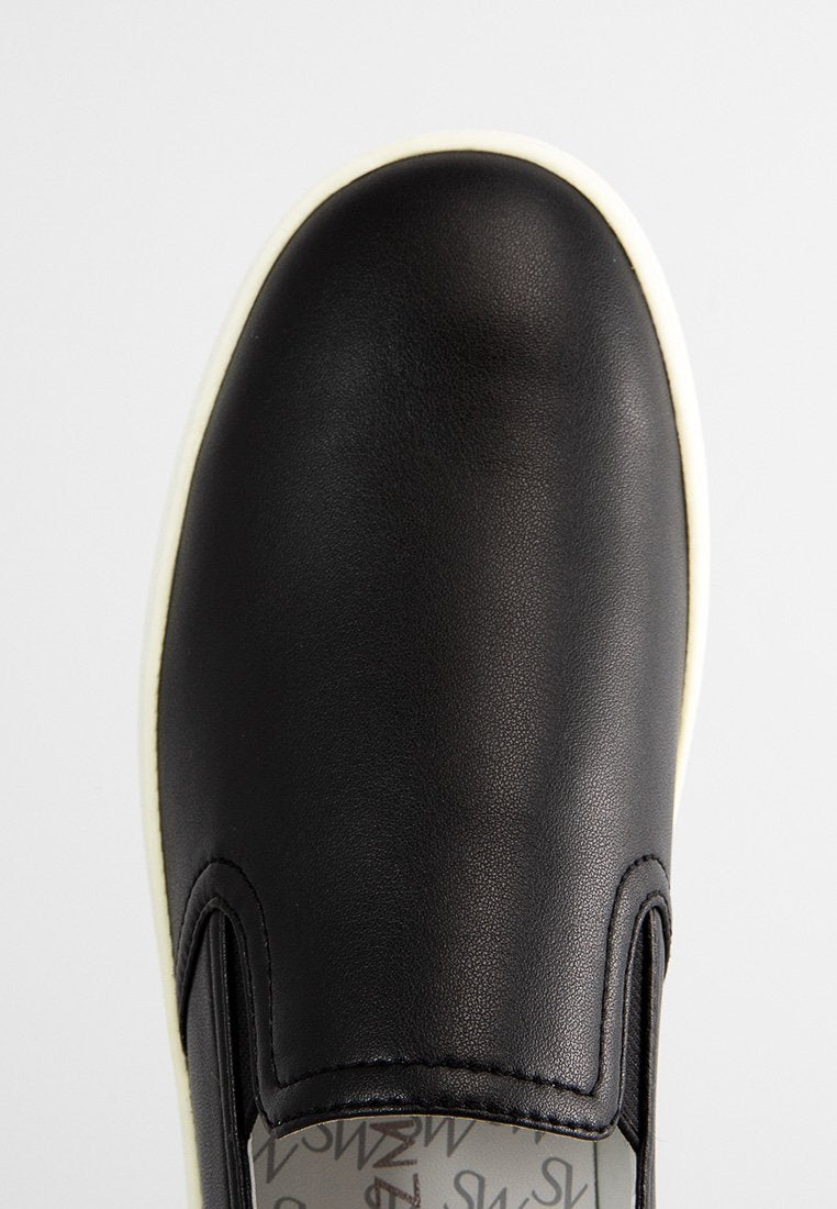 Stuart Weitzman DARYL