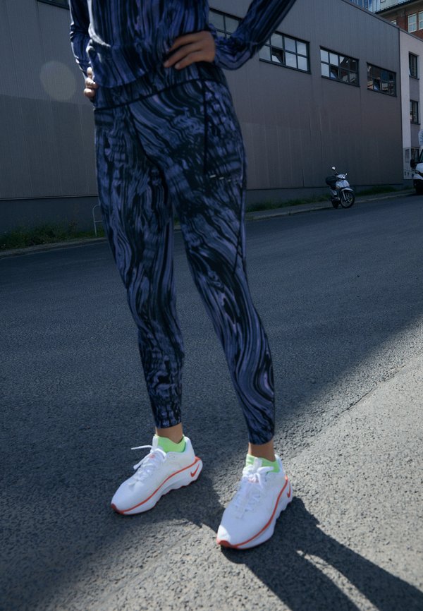 Nike Performance SWIFT