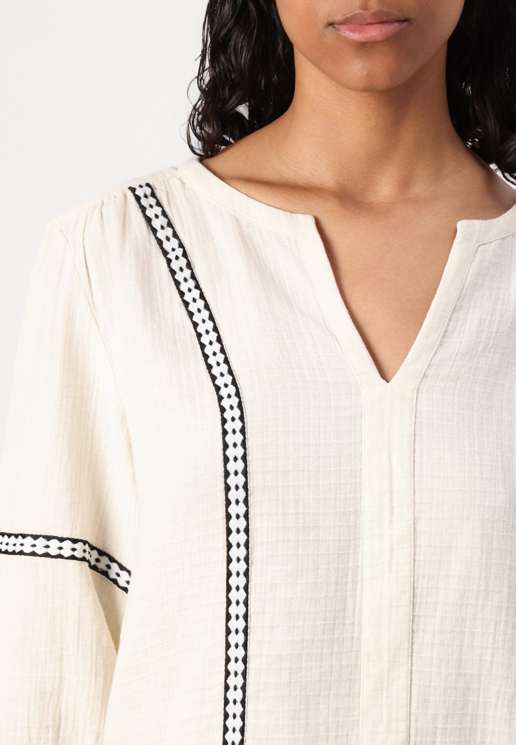 VILA VITOVANA V NECK