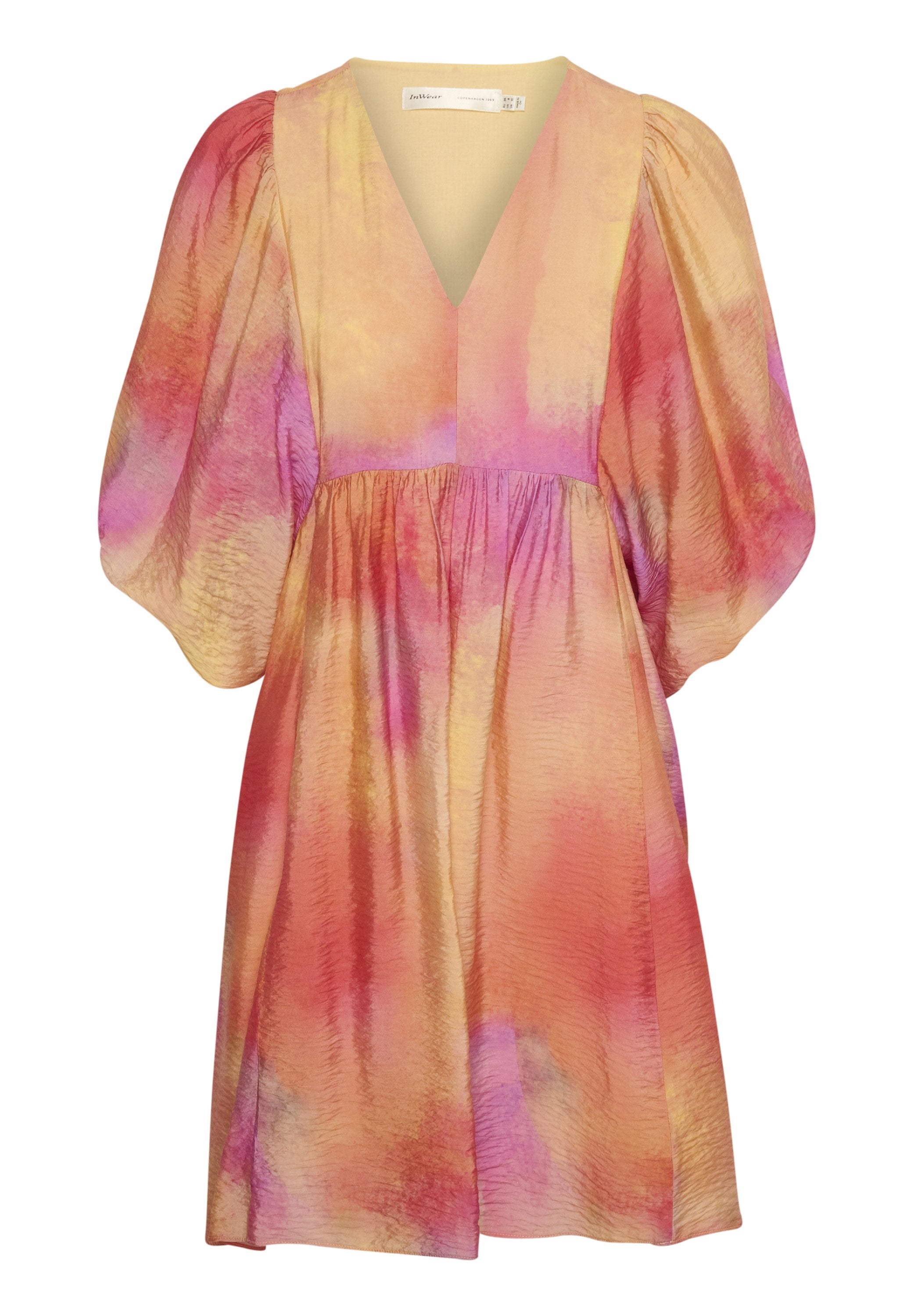 Kleid mit V-Ausschnitt und voluminösen Puffärmeln. Besitzt ein Aquarellmuster in rosa, orange und gelben Farbtönen. Hergestellt aus leichtem Stoff.