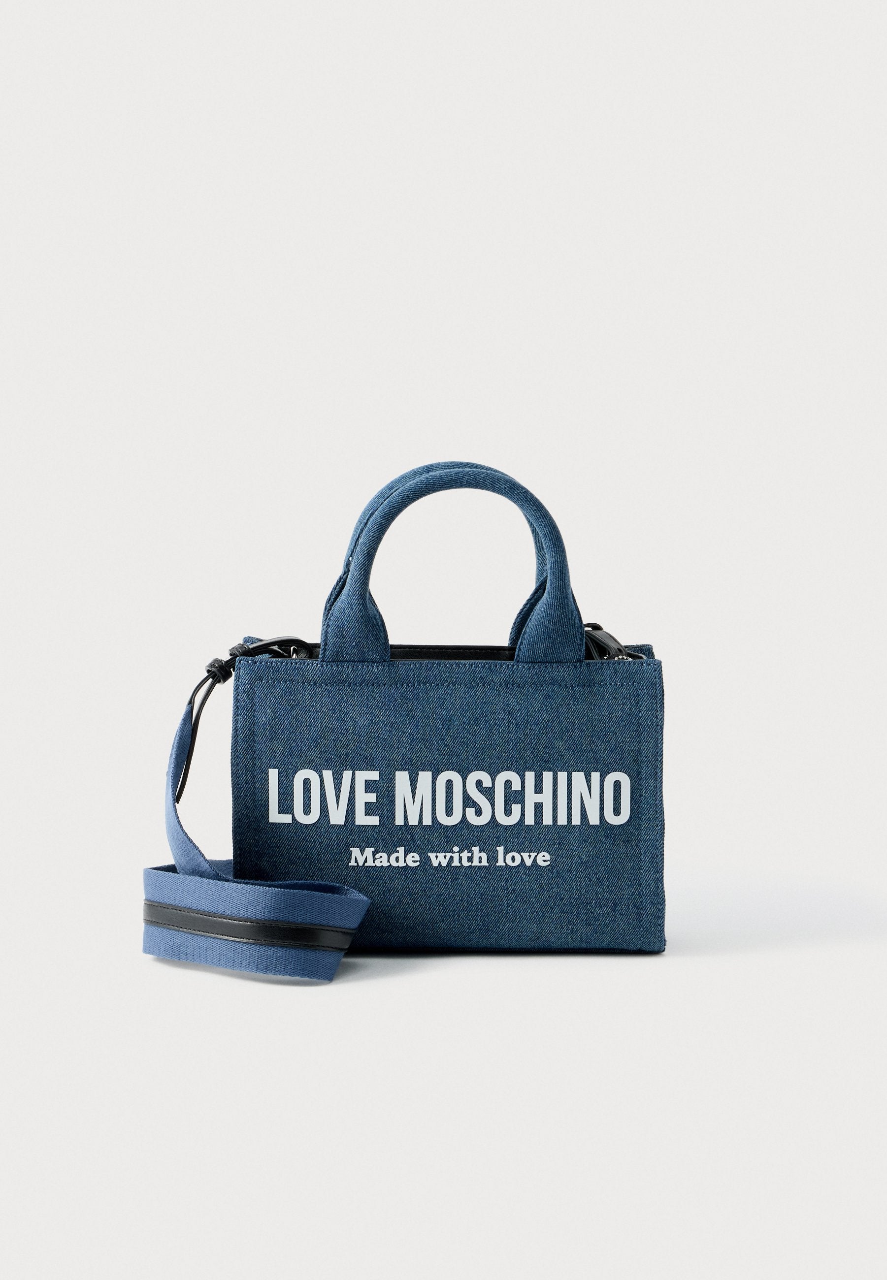 Love Moschino SIGNATURE