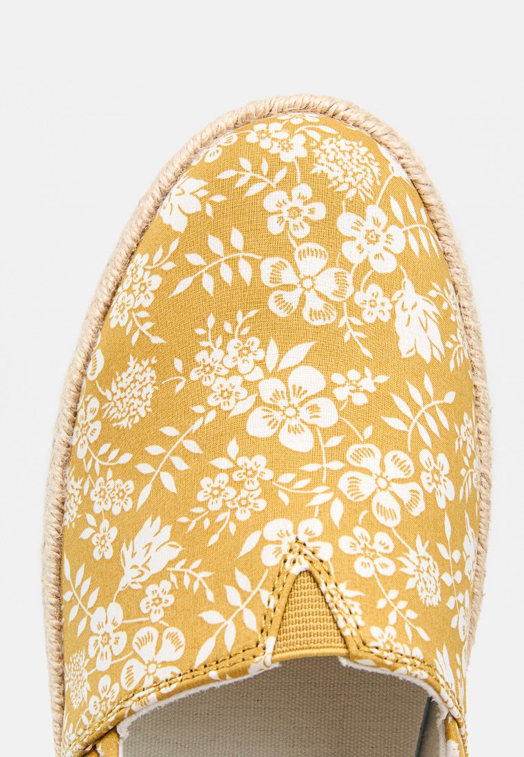 TOMS VALENCIA