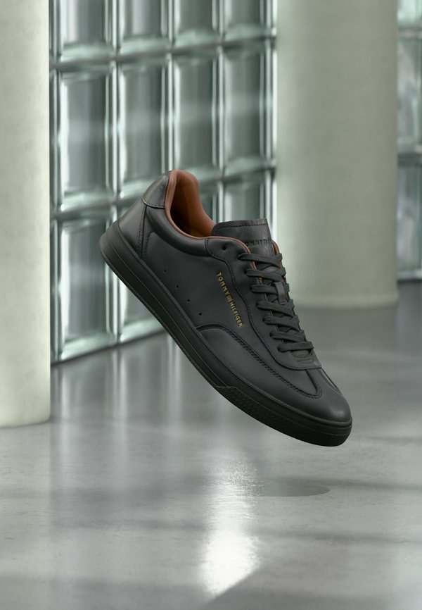 Tommy Hilfiger TH LO LUX LTH SNEAKER - Trainers - triple black