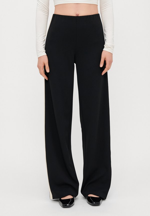 Vero Moda Tall VMBERLIN WIDE PANEL - Trousers - black