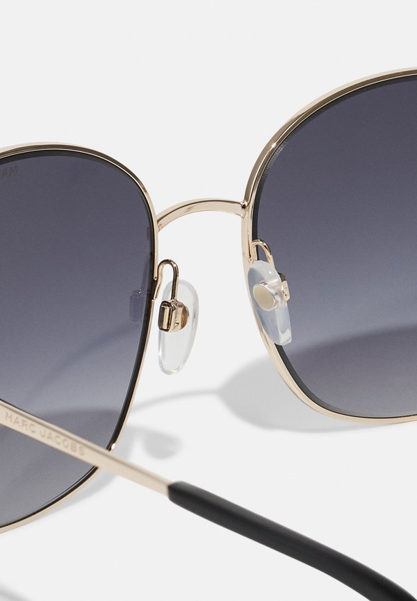 MARC JACOBS