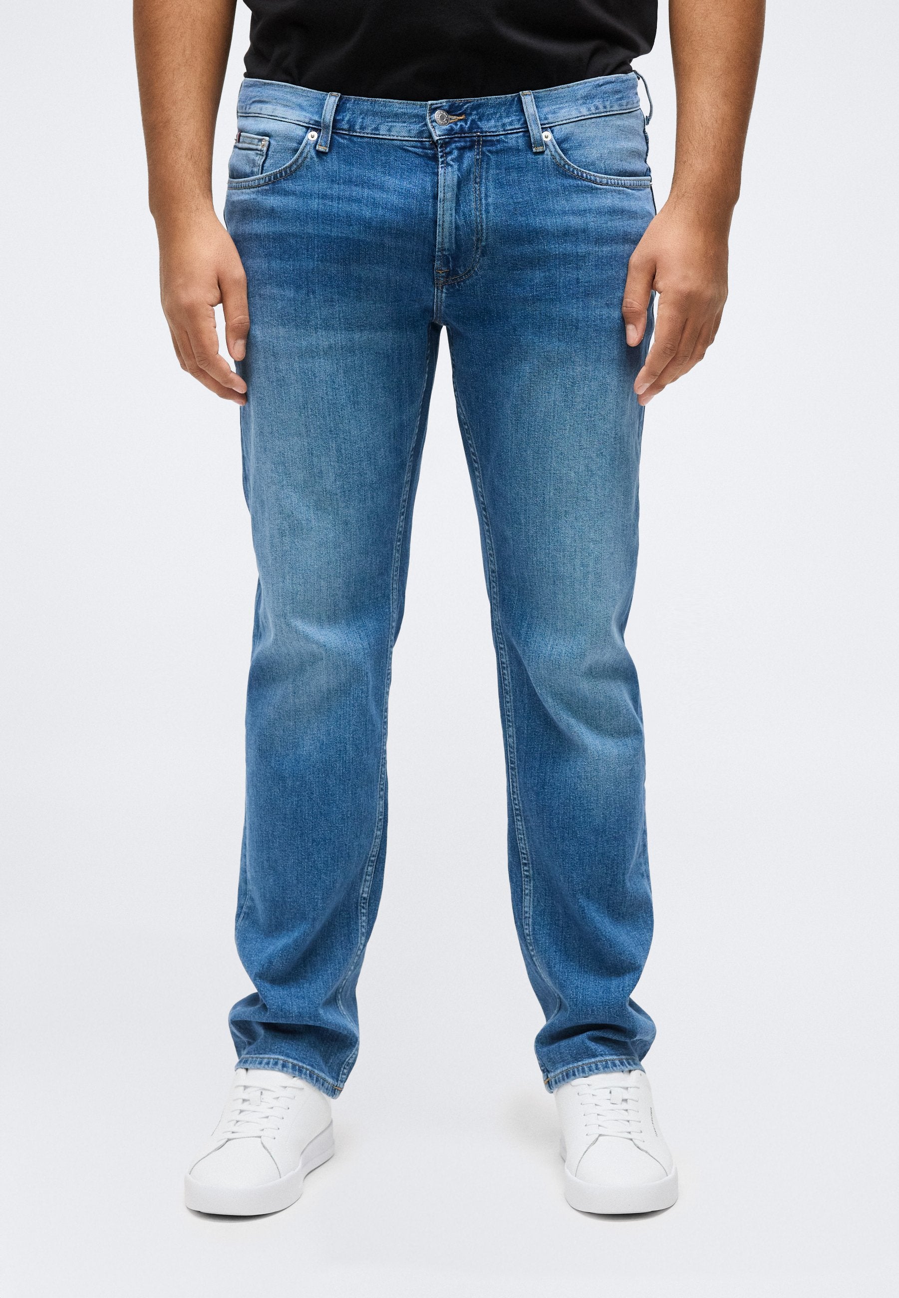 PLUS FADED REGULAR JEANS Media 3
