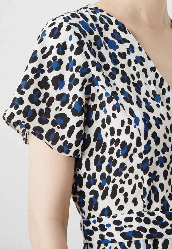 Vero Moda Tall VMSIDRA V NECK 7/8 DRESS