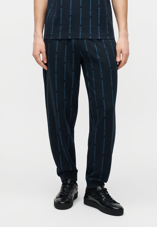 EA7 Emporio Armani TRAIN GRAPHIC SERIES MONOGRAM