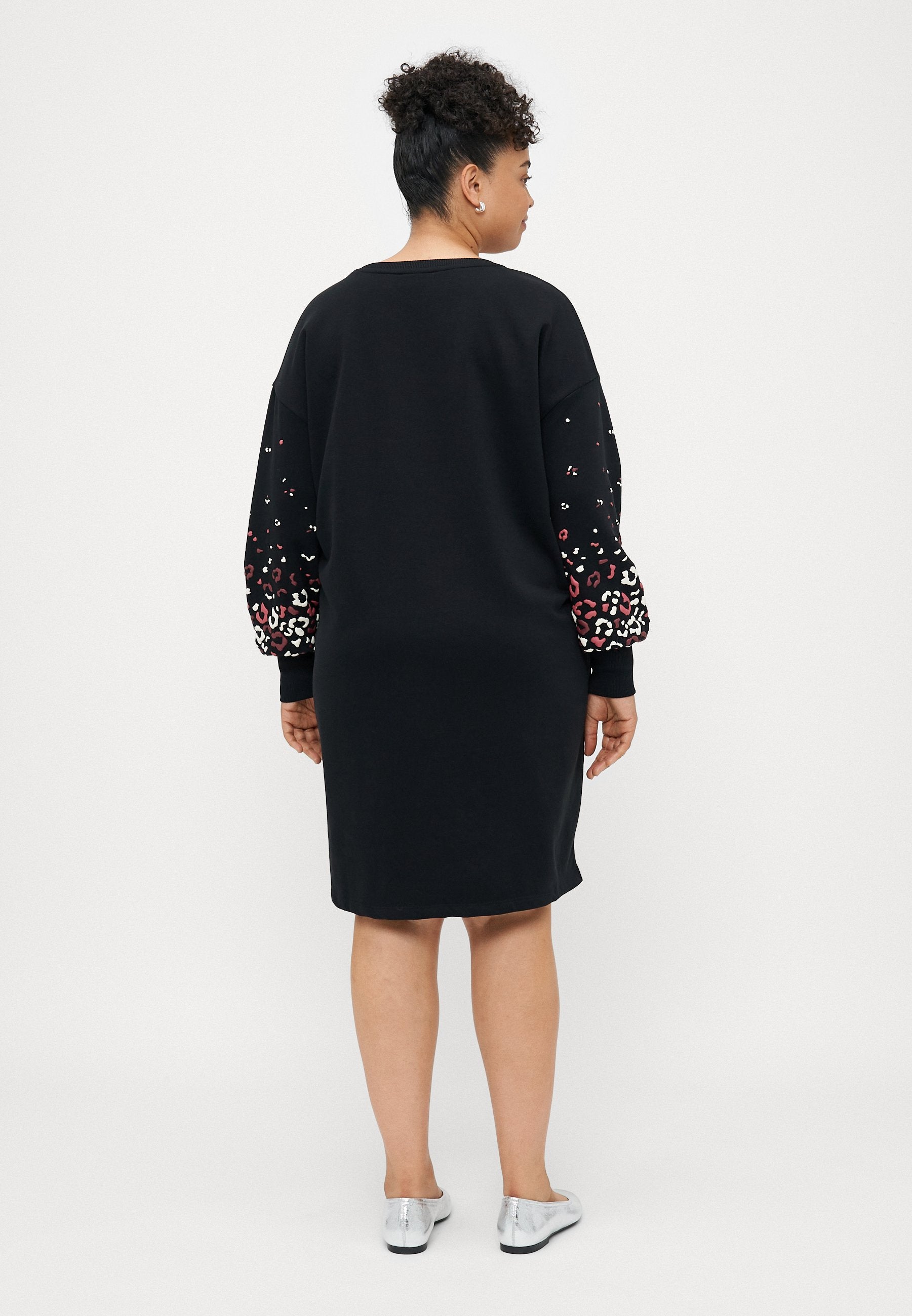 CARBROOKE O NECK DRESS Media 4