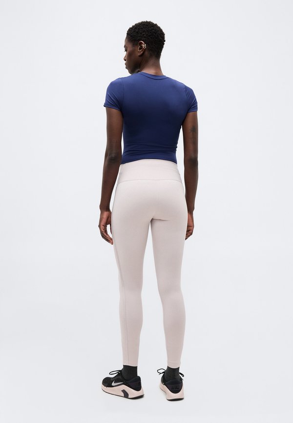 Nike Performance