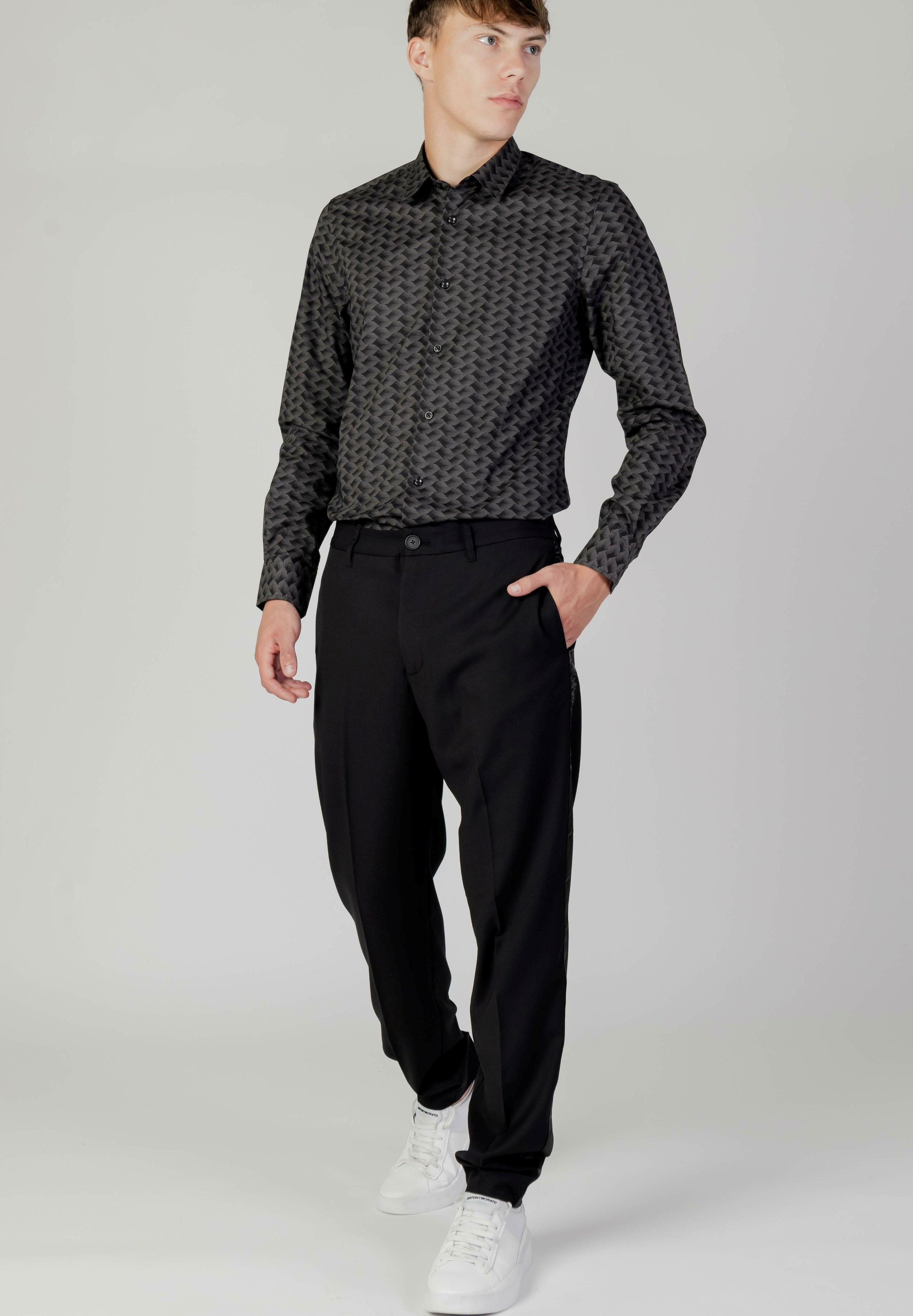 Armani Exchange Chino Media 1
