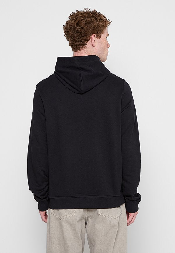 KARL LAGERFELD